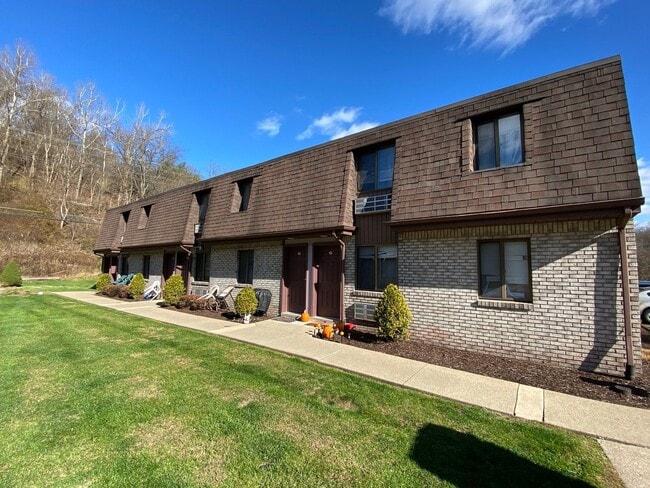 Building Photo - One Bedroom Apartment with Exposed Brick & Off-Street Parking! Tour this Stunning One Bedroom Today!