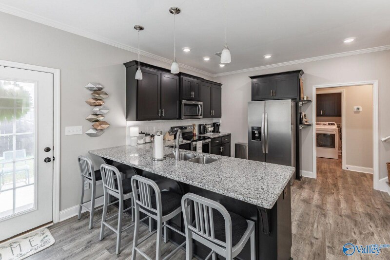 Building Photo - 15695 Landview Ln