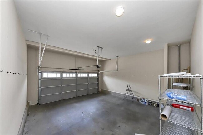 Building Photo - 6059 Cove Park Dr