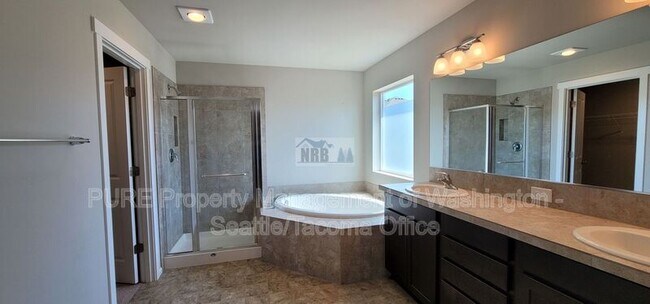 Building Photo - 6925 Honeylocust Ct NE