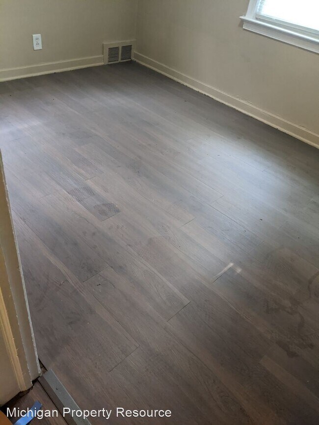 Building Photo - 3 br, 1 bath House - 7559 Woodmont