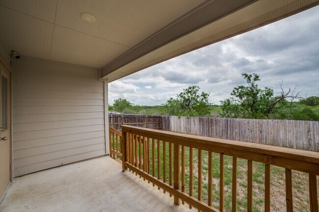 Building Photo - Welcome home to this 4/2/2 nestled in Whisper Falls