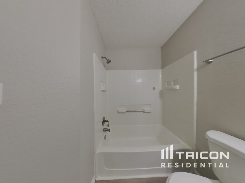 Building Photo - 522 Harmony Dr