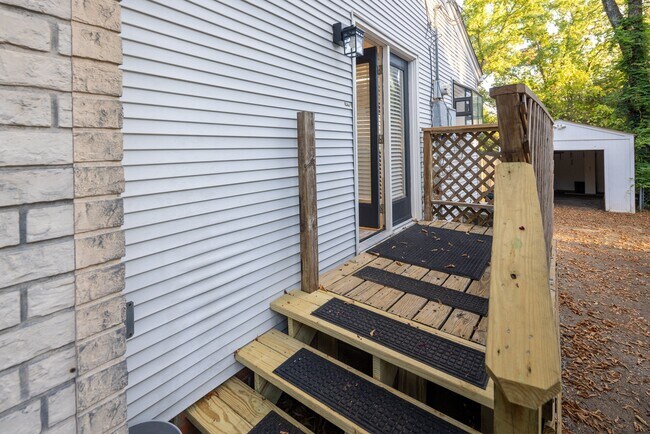 Building Photo - 415 Haden St