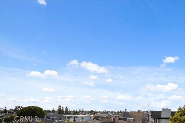 Building Photo - 720 Poinsettia Ave
