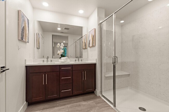 Building Photo - 1655 Delano St