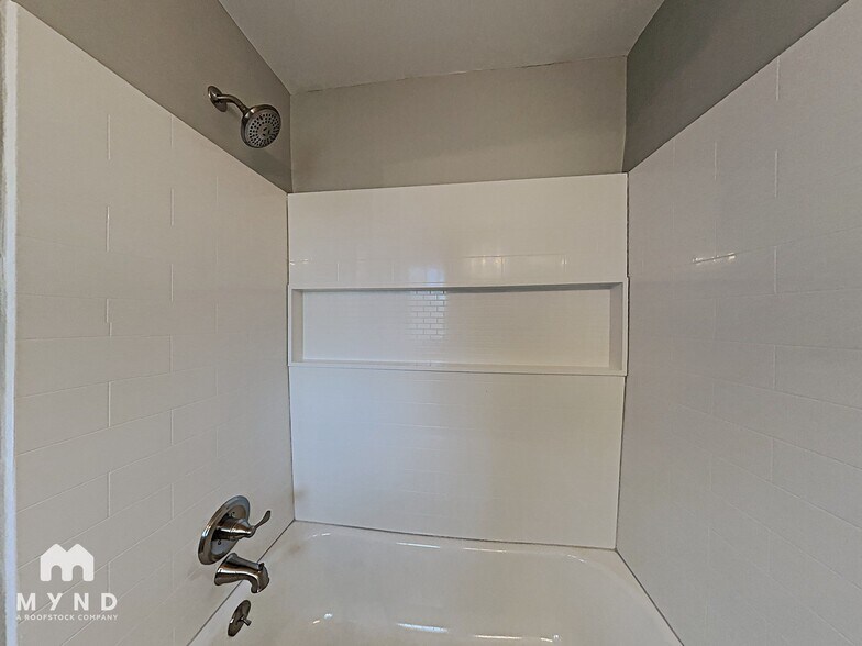 Building Photo - 4901 Craigwood Dr