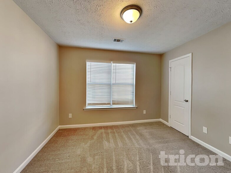 Building Photo - 266 Summer Hill Cir