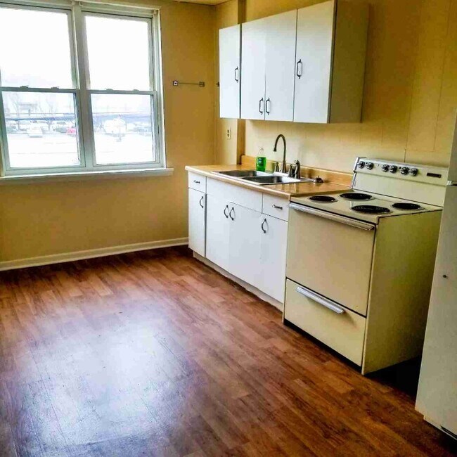 Building Photo - 212 20th St