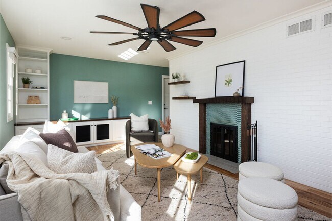 Building Photo - 5 Bedroom 2.5 Bath Retreat in Prime Arvada...