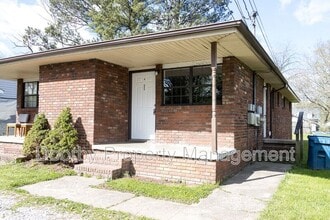 Building Photo - 809 Henderson Ave