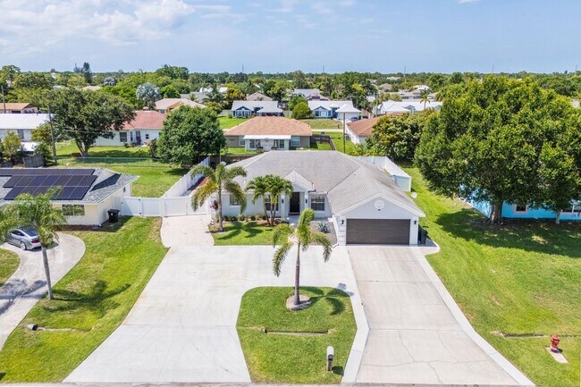 Building Photo - 249 SW Aubudon Ave