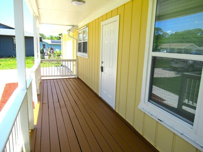Building Photo - 5310 Palm Dr