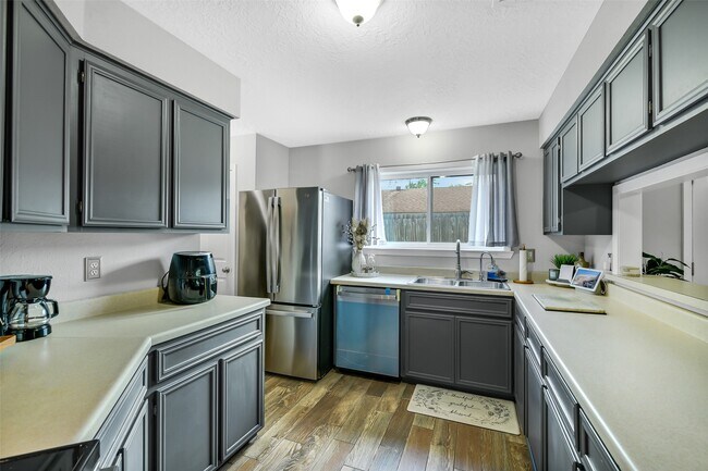 Building Photo - 710 Razee Ct