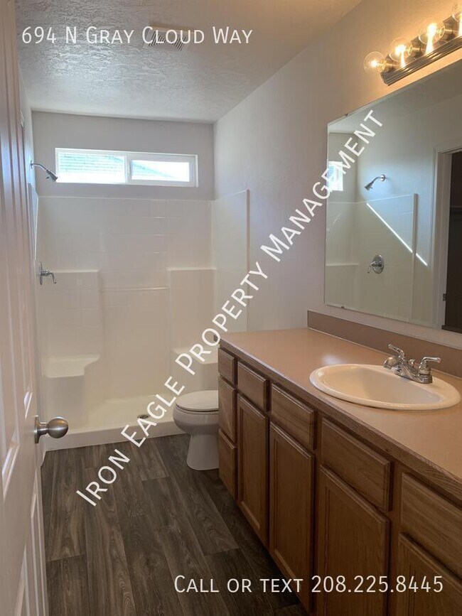 Building Photo - 694 N Gray Cloud Way