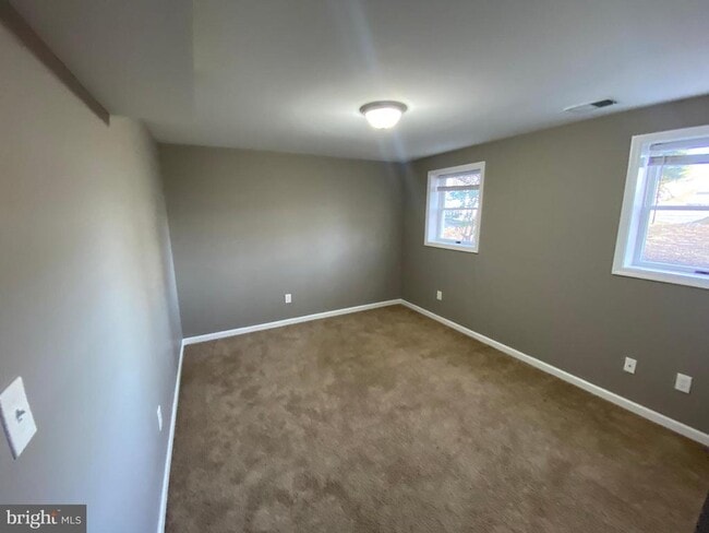 Building Photo - 224 Lake Sever Dr
