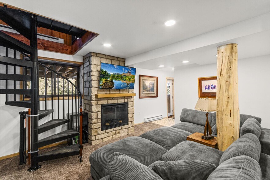 Building Photo - 838 Lakeshore Dr