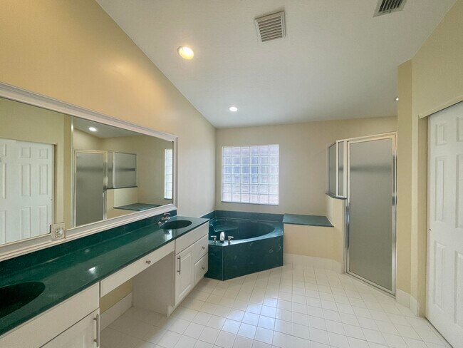 Building Photo - 2425 Pigeon Cay