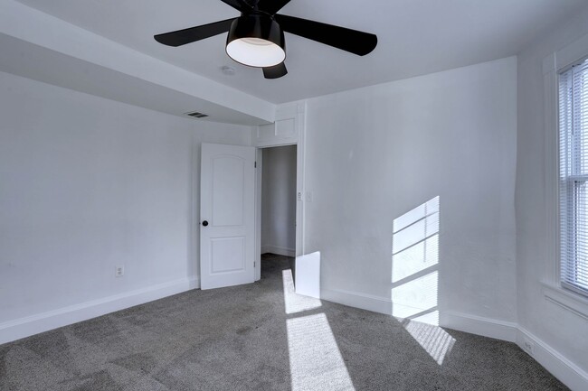 Building Photo - Renovated Single Family 2BR+2Bonus Rm/2.5BA Home in the Heart of Waverly