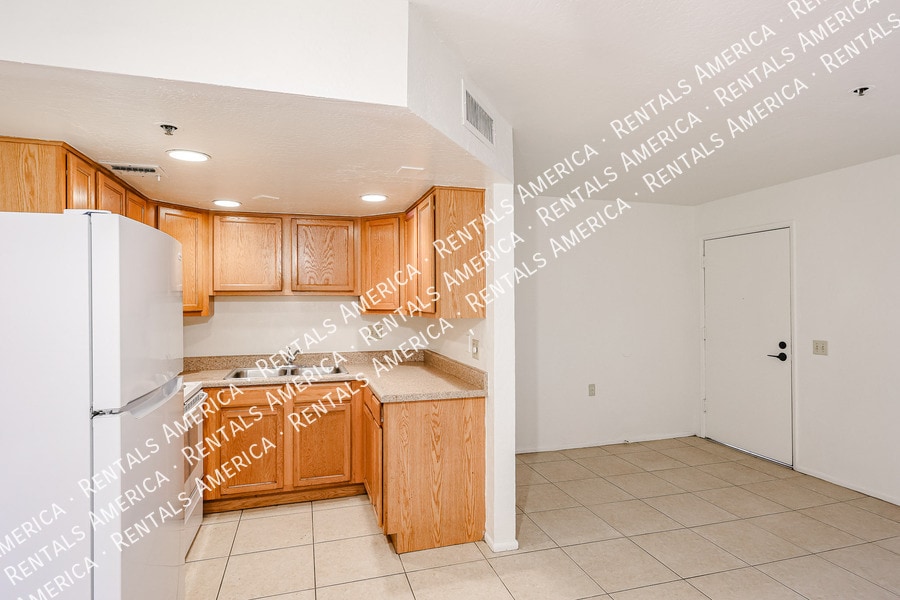 Building Photo - 12221 W Bell Rd