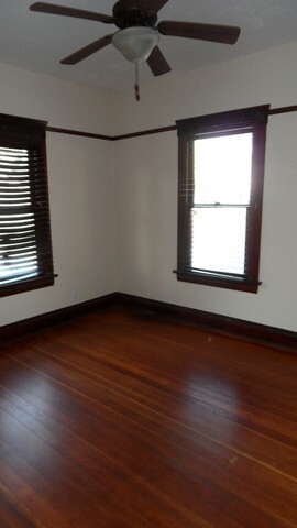 Building Photo - Charming craftsman home located in the hig...