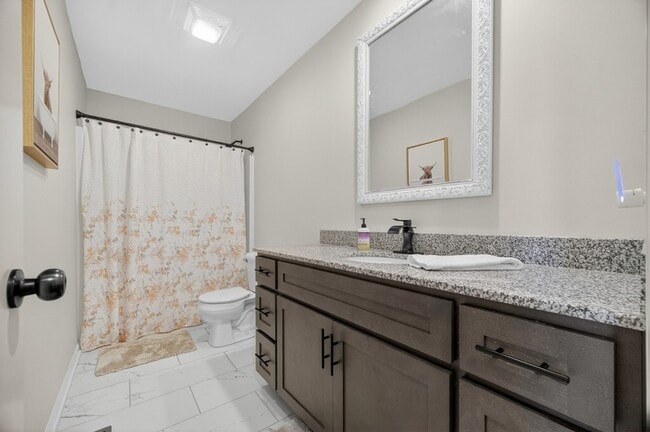 Building Photo - 3019 Cambridge Ct