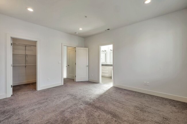 Building Photo - 309 S 47th St