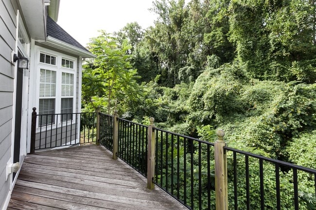 Building Photo - 616 Rainier Rd