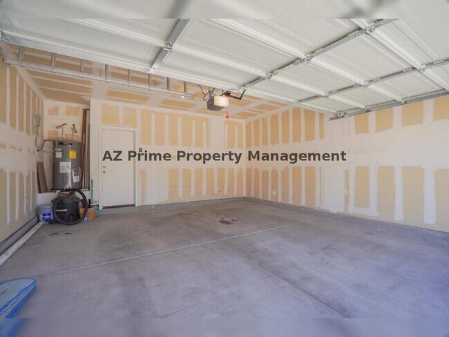 Building Photo - 10225 W Camelback Rd