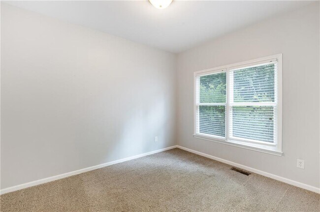 Building Photo - 51 Pine Way