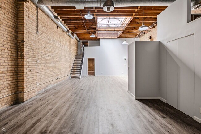 Building Photo - 1742 N Mozart St