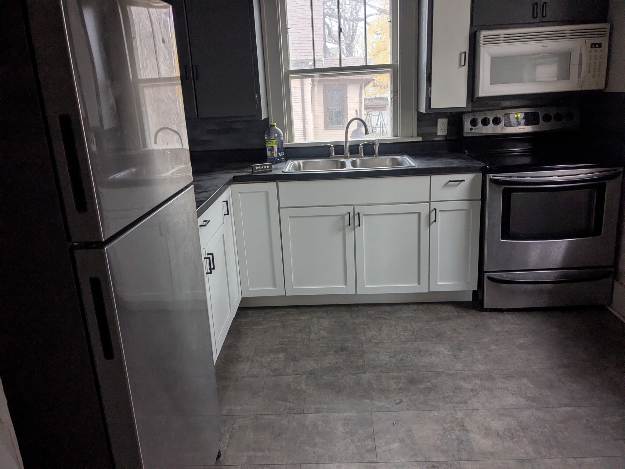 Building Photo - 1102 Kenwood St