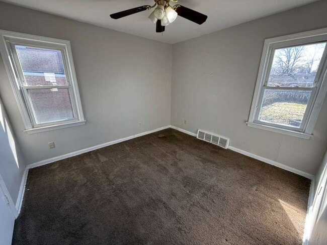 Building Photo - 2-BED, 1 BATH BEAUTIFUL SINGLE- FAMILY HOME IN MAPLE HEIGHTS!