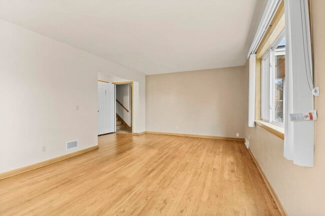 Building Photo - 426 Rushmore Ln
