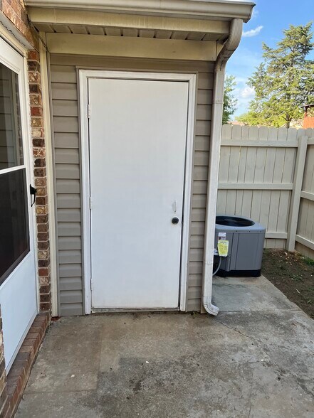 Building Photo - 203 Marinawoods Dr SE