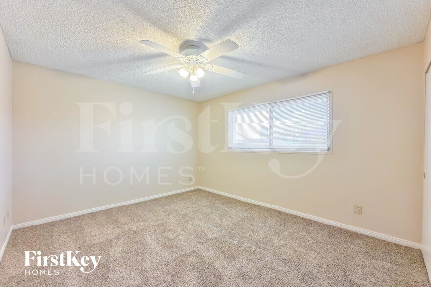Building Photo - 813 E Todd Dr