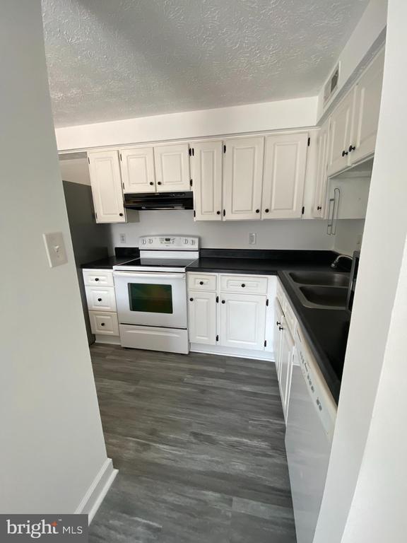 Primary Photo - 3500 Lochearn Ct