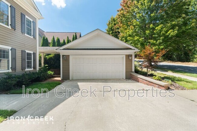 Building Photo - 1672 Olmsted Dr