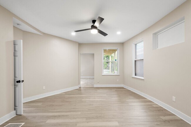 Building Photo - 313 Kambach St