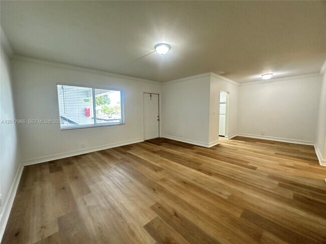 Building Photo - 1400 NE 56th St
