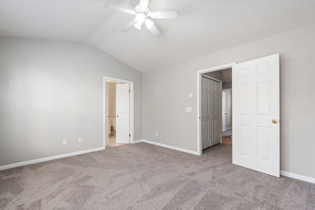 Building Photo - Beautiful End-Unit Townhome in Sought-After Breckenridge!