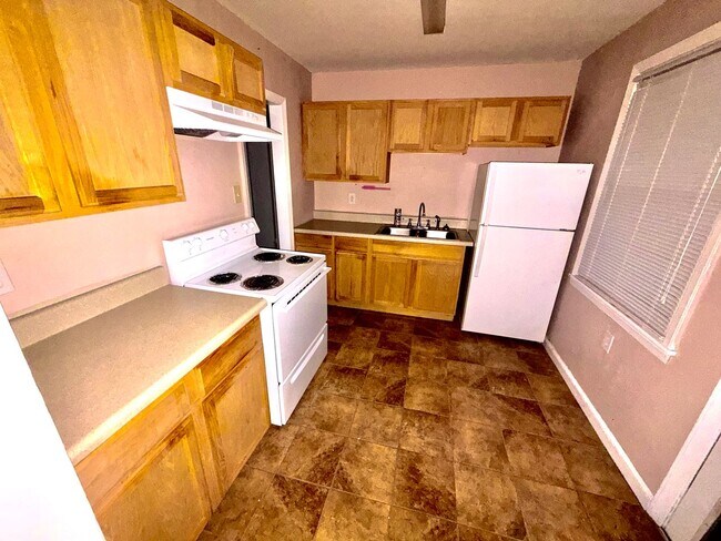 Building Photo - Close to Deans Bridge and Golden Camp