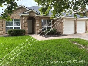 Building Photo - 2816 Blue Heron Dr