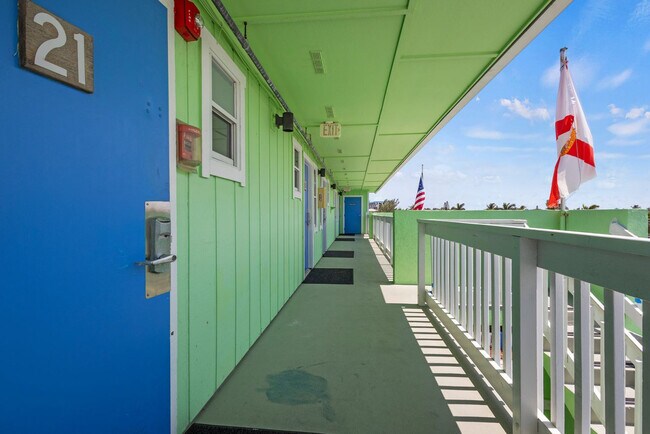 Building Photo - 110 S Ocean Dr