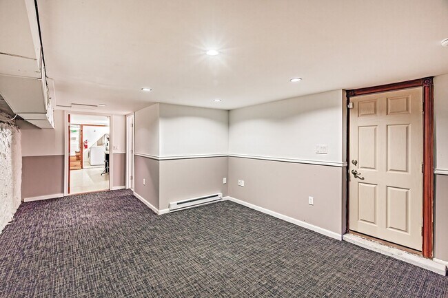 Building Photo - 1018 Wawaset St