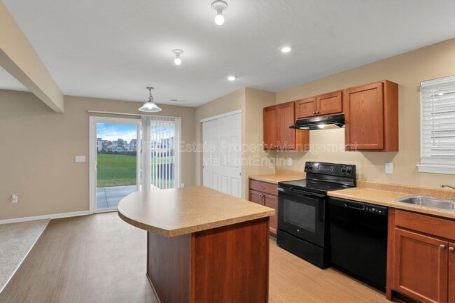 Building Photo - 7449 Sugarbark Dr