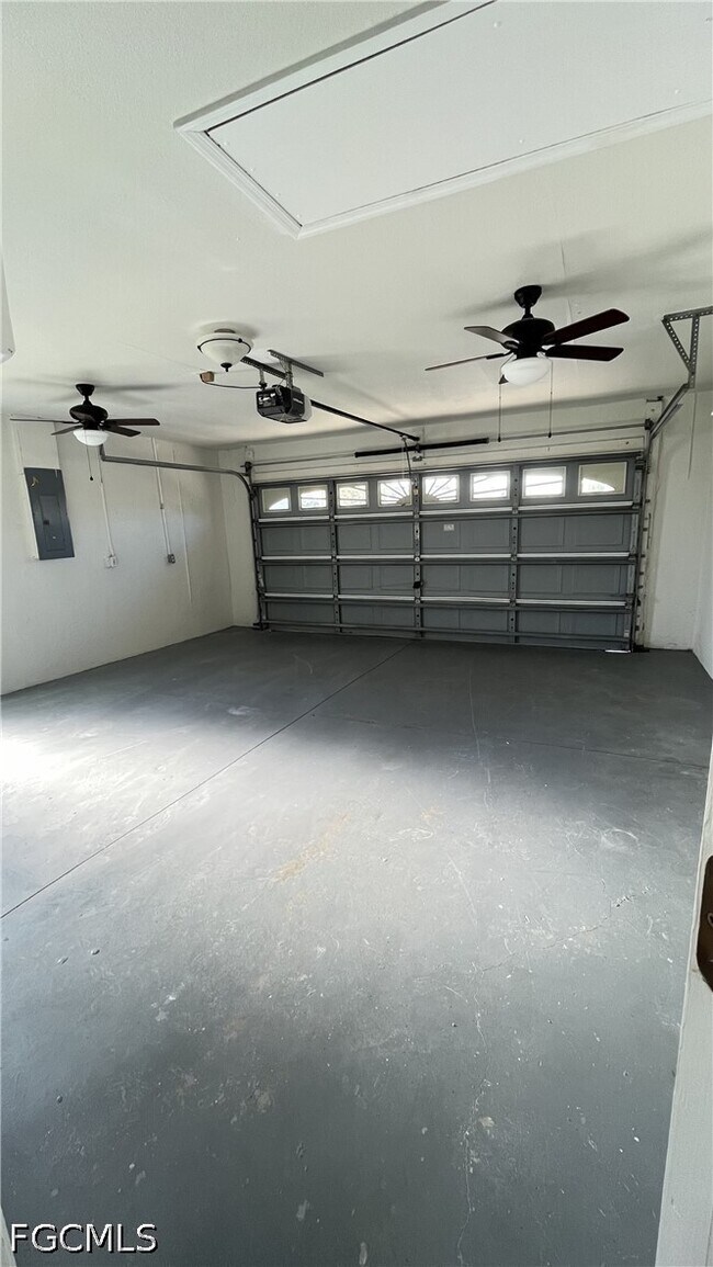 Building Photo - 213 SE 21st St