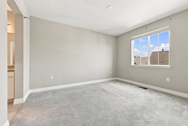 Building Photo - $2,495.95- 3 Bed, 3 Bath Condo in Aurora with In Unit Laundry!