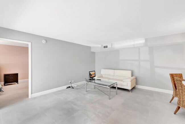 Building Photo - 14895 Builtmore Way