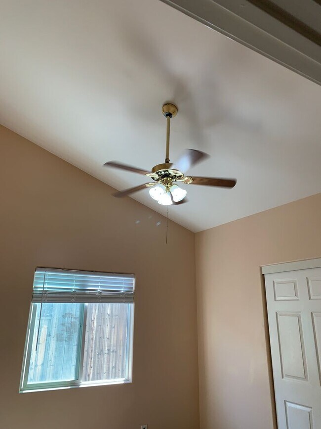 Building Photo - 5404 El Palacio Dr
